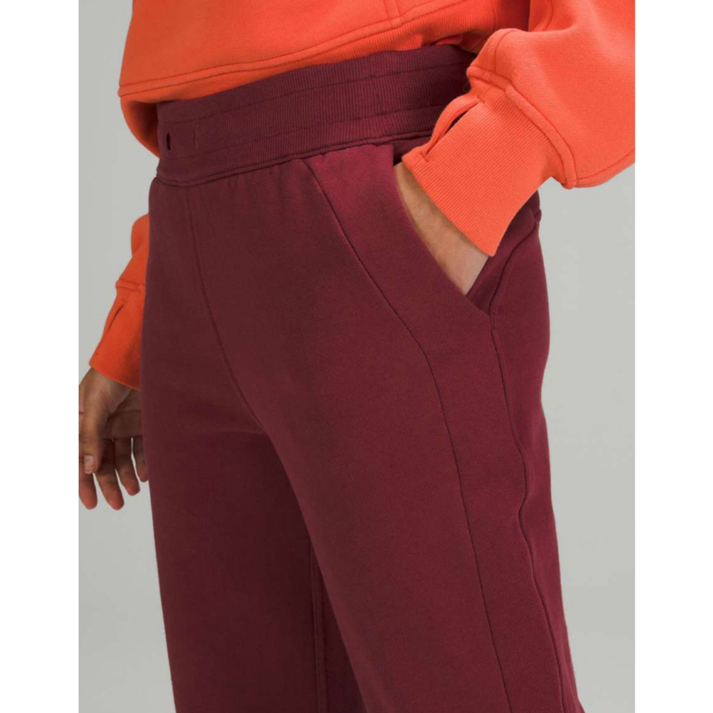 Lululemon Scuba High-Rise Jogger
Mulled Wine Sz 8 - Picture 2 of 8